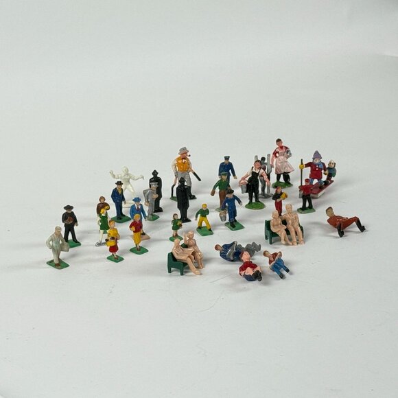 Vintage HO Scale 35+ Miniature Platform Figures People Scene Accessories - Picture 3 of 11